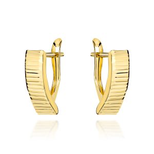 Kolczyki złote z diamentowanymi poprzecznymi paskami pr. 585