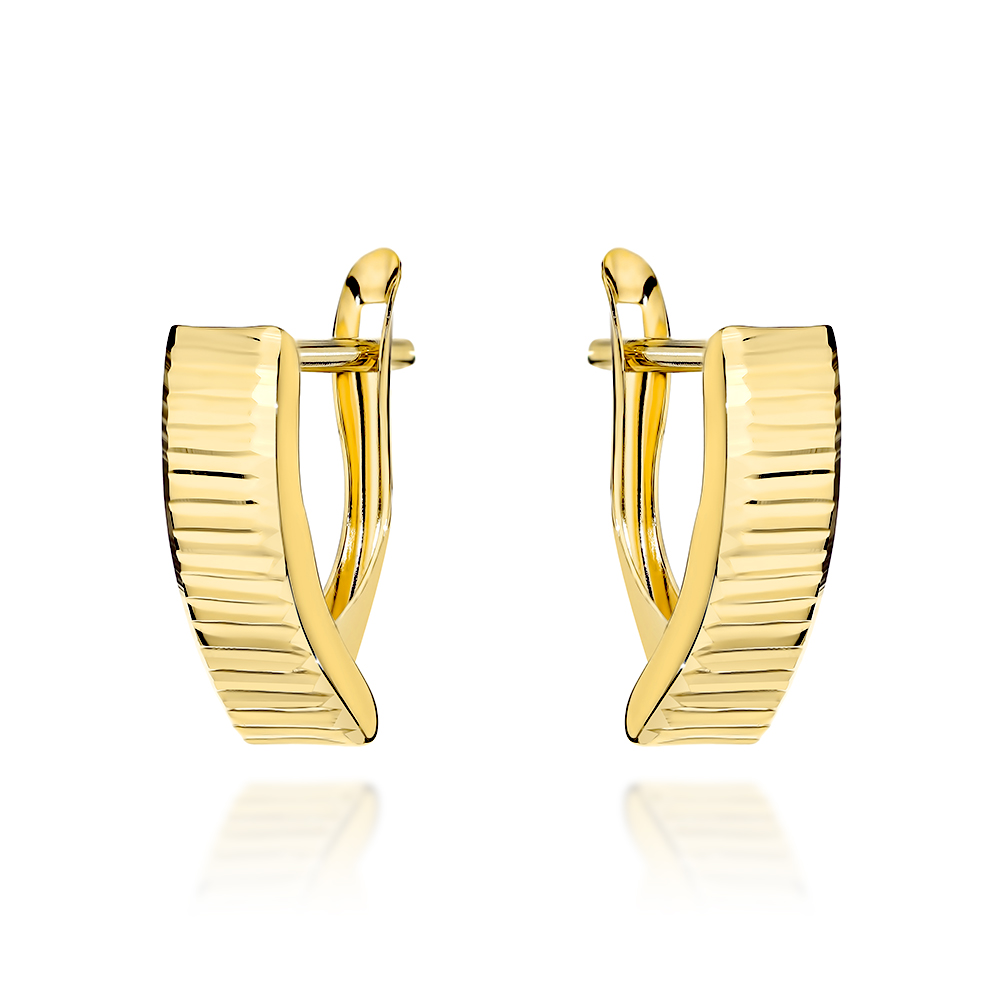 Kolczyki złote z diamentowanymi poprzecznymi paskami pr. 585 1 Kolczyki złote z diamentowanymi poprzecznymi paskami pr. 585